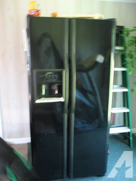 Like New Kenmore Refrigerator , Dishwasher, and Cook Top Stove - Black