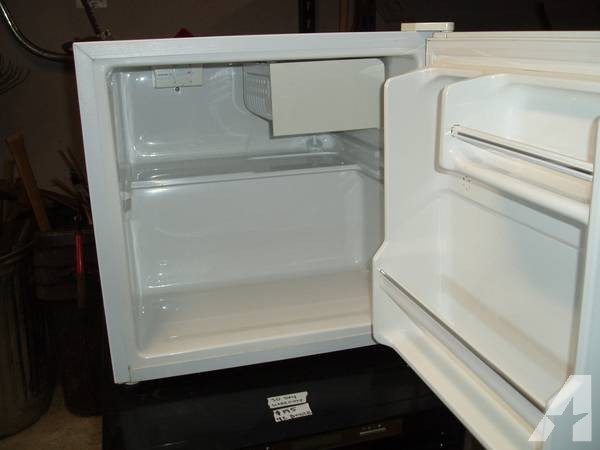 Magic Chef Mini Refrigerator/Freezer -
