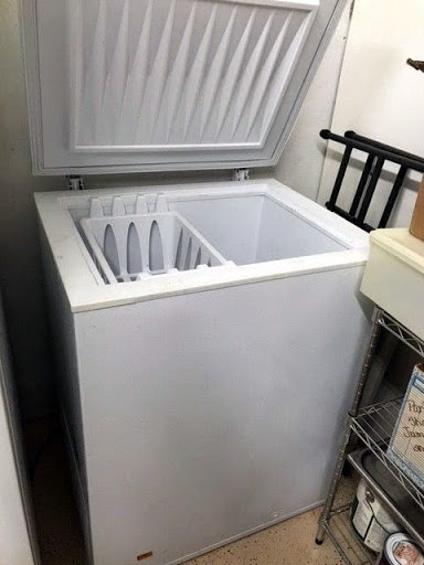 White Chest Freezer Frigidaire 5 Cubic with adjustable