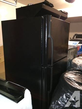 Like New Set of Appliances: Refrigerator, Stove, Dishwasher, Microwave