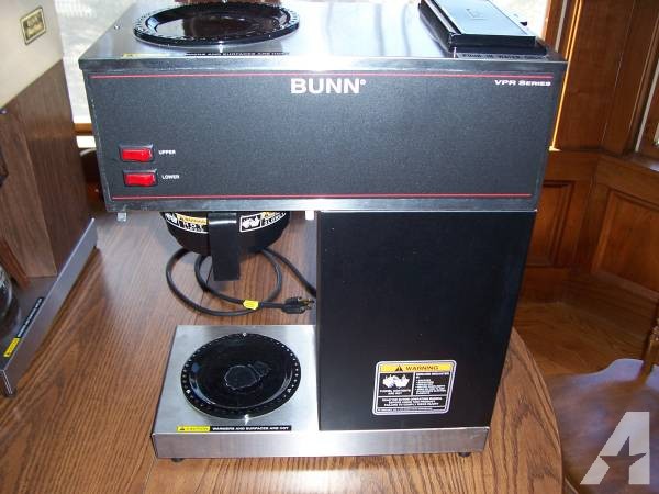 BUNN VPR commercial coffee maker and 2 burner warmer -