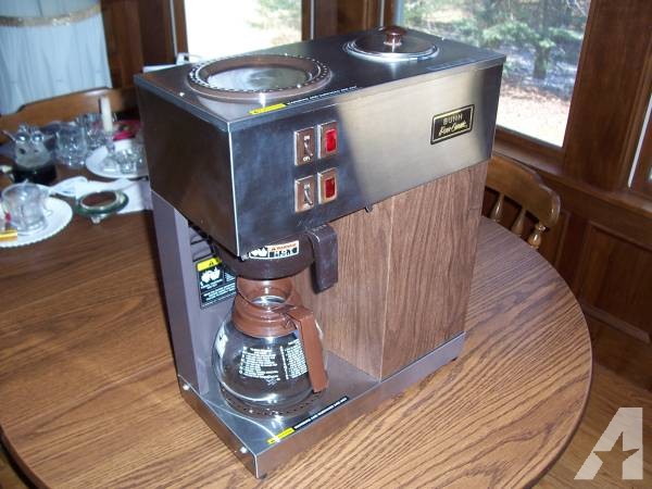 Bunn VPR W/G commercial coffee maker & 2 burner warmer -