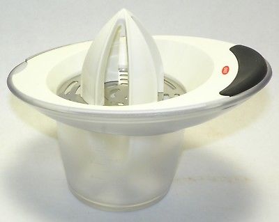 OXO Good Grips Citrus Juicer with Two Reams for All Size