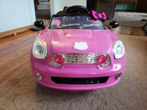 Hello Kitty car (Grand island,NE)