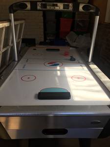 Air hockey table (Mustang)