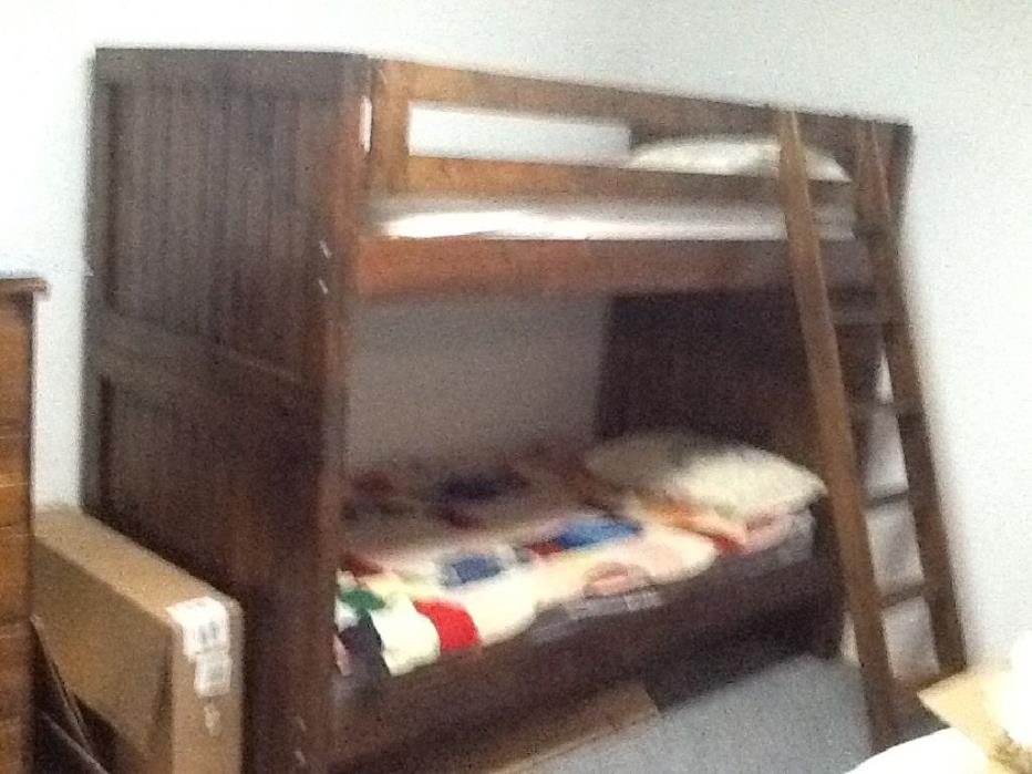 Bunk beds, entire kids room