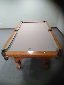 Pool table (Tuttle)