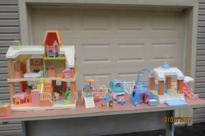 Playskool Doll House With Barn (Grove City, PA)