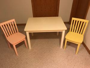 Pottery Barn table/chairs (Grand Forks)