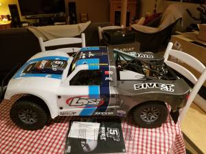 Brand new losi 5ive t 2.0