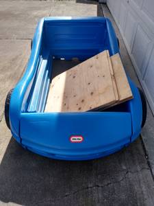 Toddler racecar bed (Vancouver)
