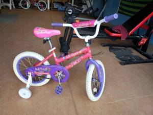 Practically new kids bike (Benton city)
