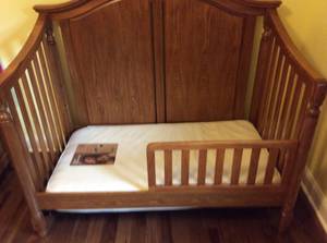 Crib / Toddler bed and dresser (Darien, IL)