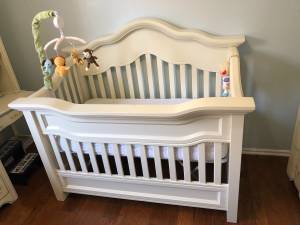 Baby Appleseed Millbury 4-in-1 Convertible Crib w/ mattress $1,000 new (Norman