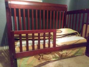 Nice Baby crib w/mattress and accessories (Lawton ok)