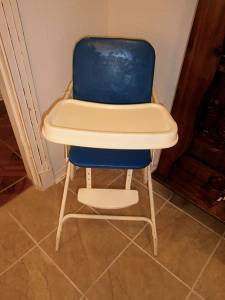 Vintage Metal High Chair (Ponchatoula, LA)