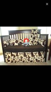 Crib cow bed set