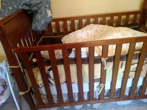 Graco crib and Evenflo high chair for sale (Berlin)