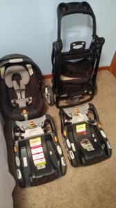 Chicco Keyfit 30 infant car seat/ 2 bases and stroller combo (Grand Island