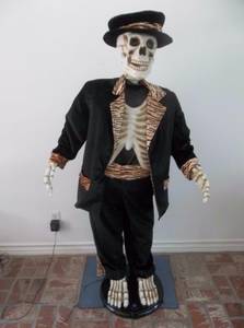 5 Foot Singing Dancing Skeleton (Rare!) (Beloit)