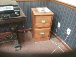 oak 2 drawer file cabinet (Memphis)