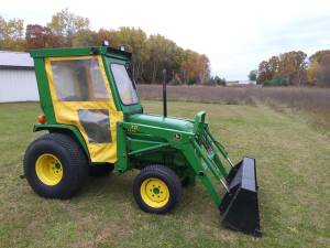 Jd tractor loader 4x4 with rear finish mower (Howard city)