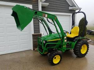 SellingOwner2OO3 John Deere 4x4 Tractor - $1500