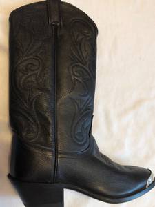 New pee wee dalton boots with silver decor use with or without. (Midland)