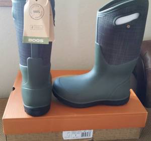 Bogs women's size 7 snowboot