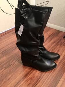 Brand New pair of womens Boots Size 7 (East)