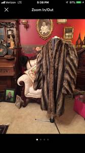Gorgeous vintage raccoon fur coat (Mukwonago)