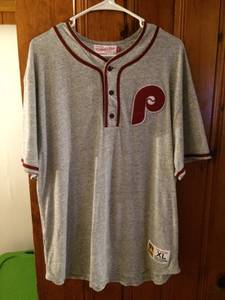 Phillies - NWOT Mitchell and Ness Henley T-Shirt Throwback Logo - XL (Huntingdon