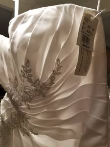 NEW White wedding dress and Veil with tags (Salem)