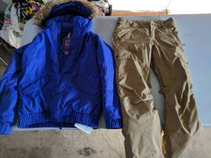 Girls Burton snowboarding jacket and pants (Freeburg)