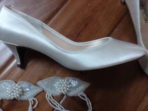 2 pair vintage shoes perfect white satin and a black pair (Maryville,TN)