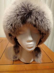 High quality brand new women's real fox fur hat. ** (Buffalo Grove, IL)