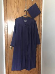 cap & gown (graduation)5'7