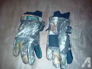 Boys Winter Gloves (Remington) Real Tree - $5 (Watertown)