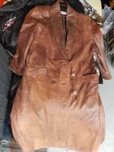 ladies brown leather long coat size medium (hodges at beach)