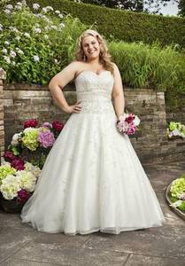 Full-Figured Brides- Your Wedding Dress Awaits at Brilliant Bridal! (Las Vegas)
