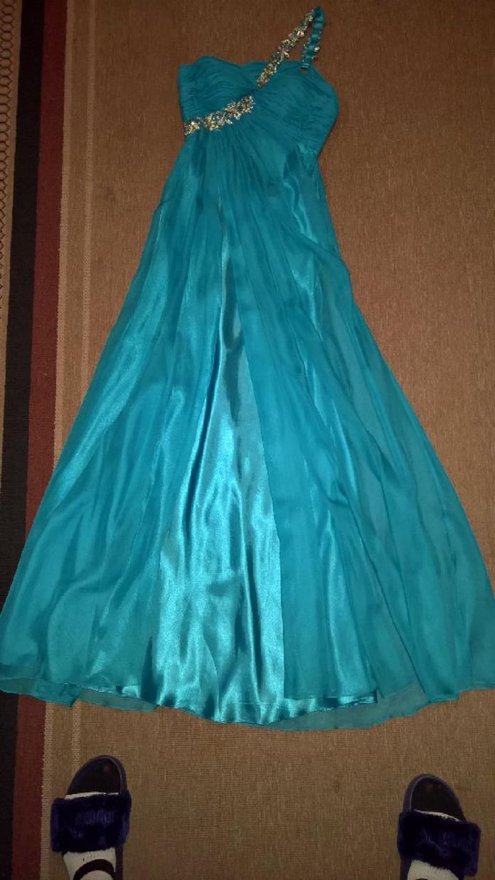 Teal Prom Dress.. absolutely gorgeous
