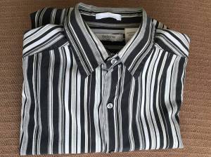 Claiborne Men's Long Sleeve Silk Shirt (Koreatown)