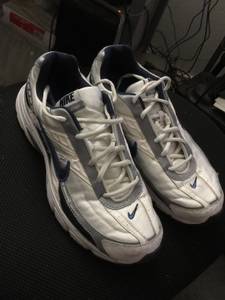 Nike White Shoes - Men's Size 11 (Ontario)