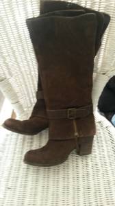 knee height brown suede boots (Braintree)