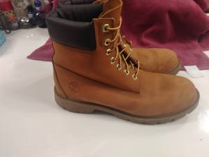 Mens Timberland boots sz 10 (JONESBORO)