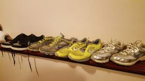 Lots of Nike sneakers / shoes sz 3,4,6,7.5, & 6 mens, (READING)