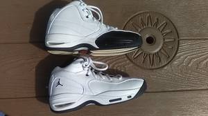 Boys size 6.5 Jordan basketball shoes (Winston-Salem)