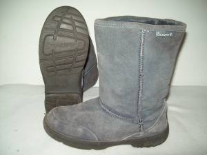 Womens lined Bearpaw boots size 8