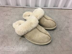 Womens ugg slippers - size 6 (Mpls)