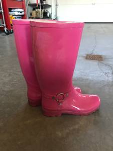 Women's pink rain boots